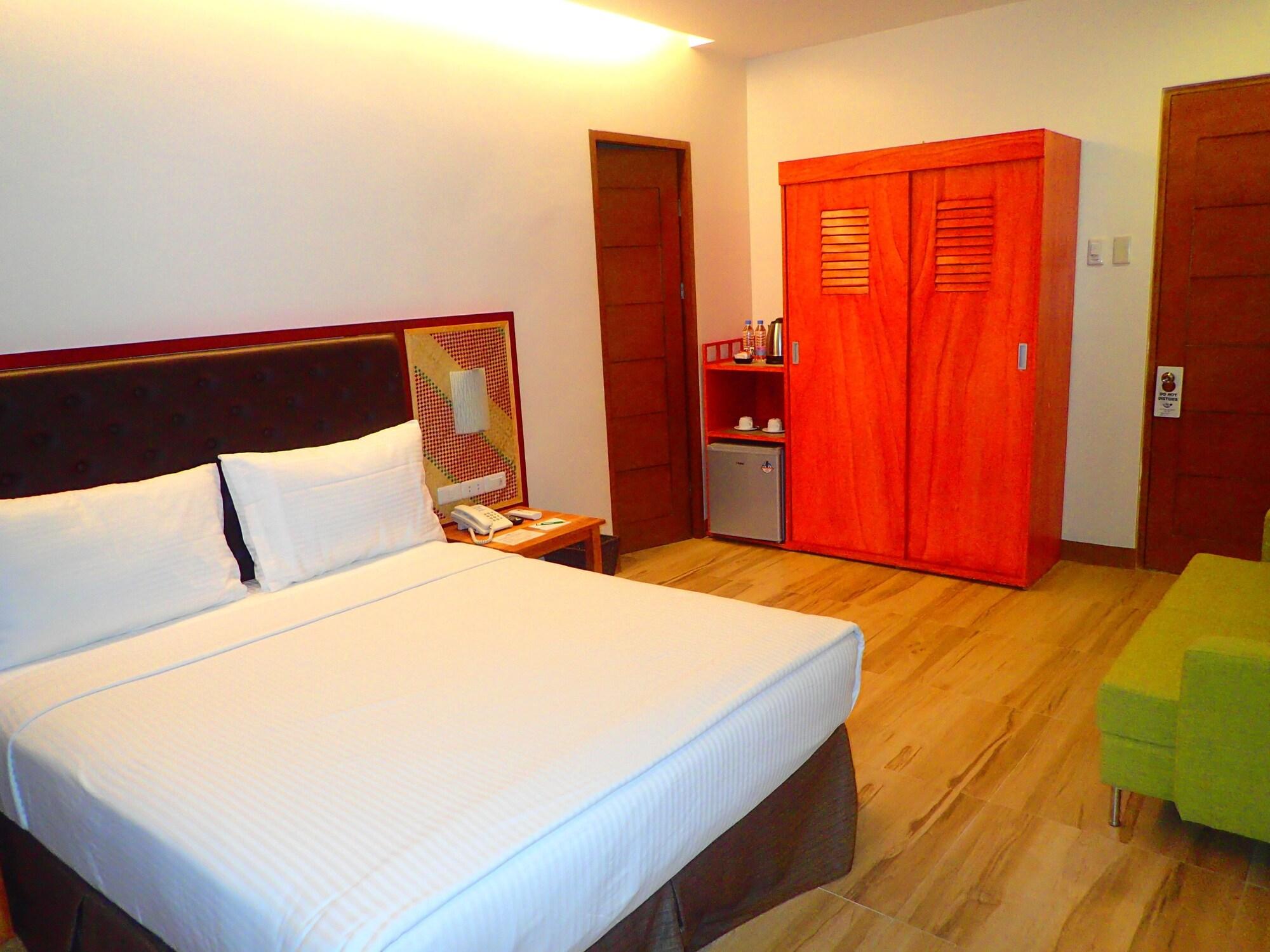 Aozora Seaside Mactan Hotel Мактан Екстериор снимка