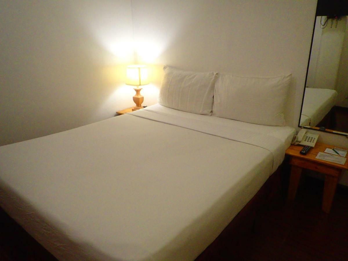 Aozora Seaside Mactan Hotel Мактан Екстериор снимка