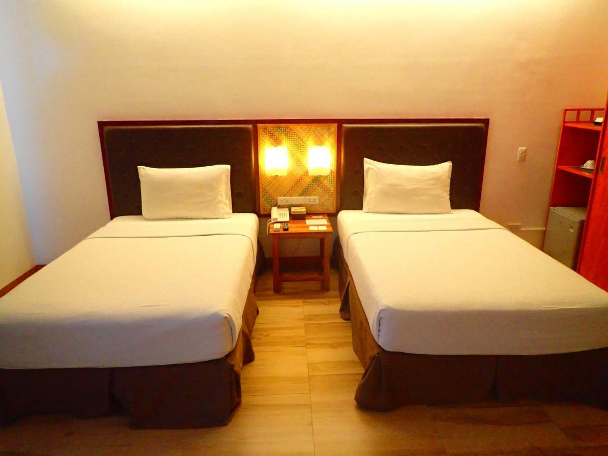 Aozora Seaside Mactan Hotel Мактан Екстериор снимка